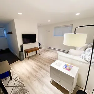Small Private At Kitsilano Bed & Breakfast